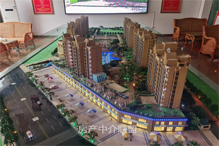 实验中学家属院，好楼层，86平，带附房，67.8万